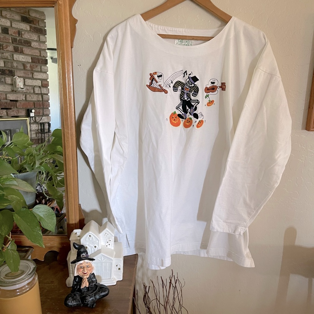 Vintage Womens long sleeve dancing Skelton Halloween shirt